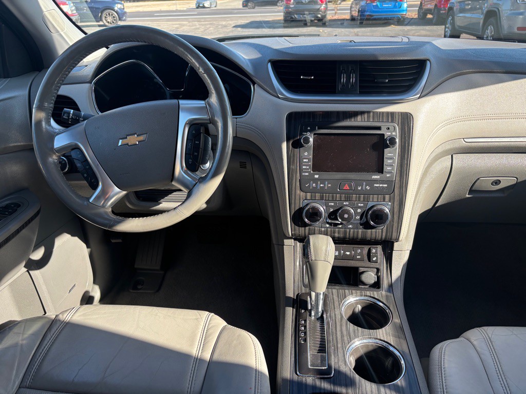2014 Chevrolet Traverse Image 2