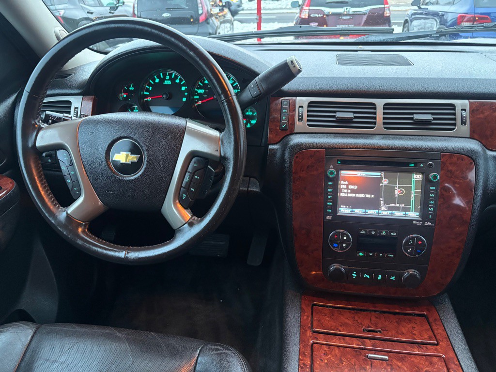 2013 Chevrolet Suburban Image 2