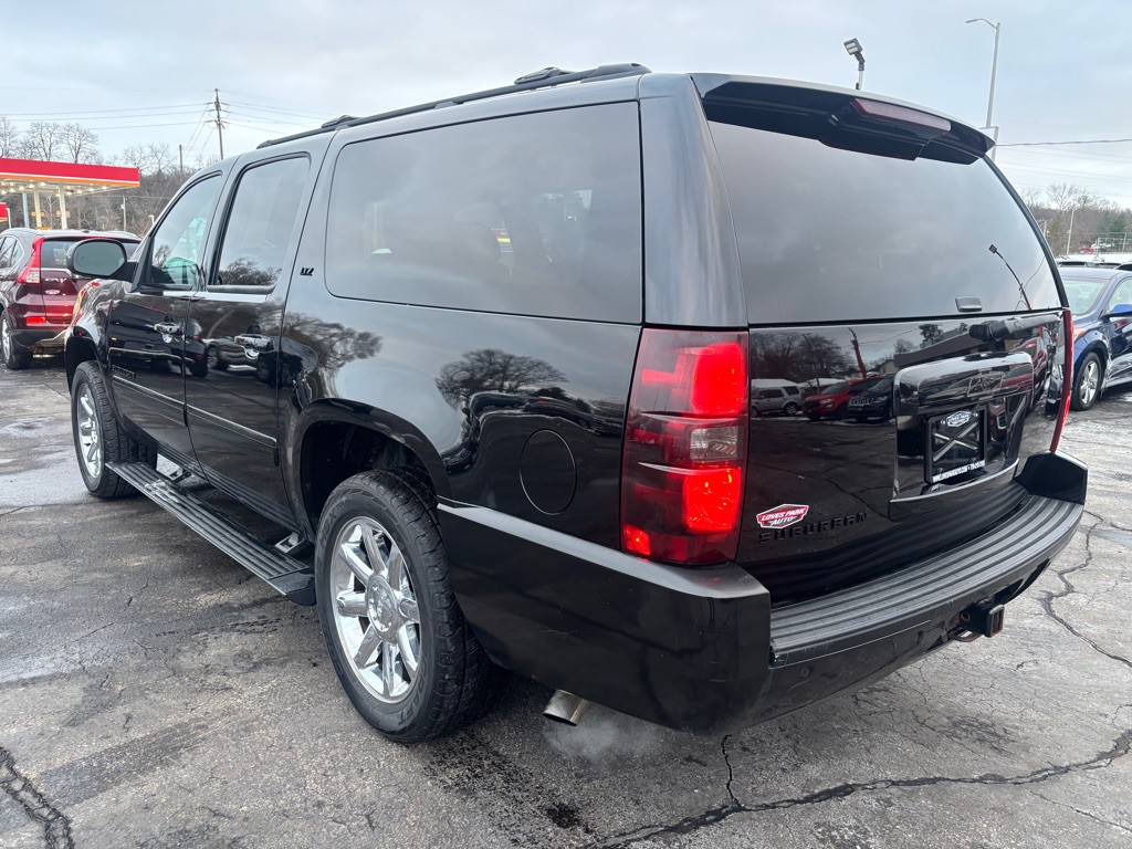 2013 Chevrolet Suburban Image 3