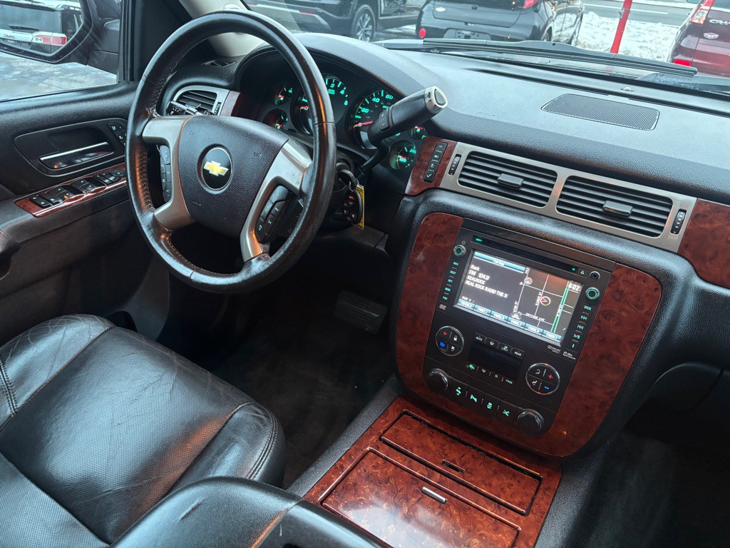2013 Chevrolet Suburban Image 5