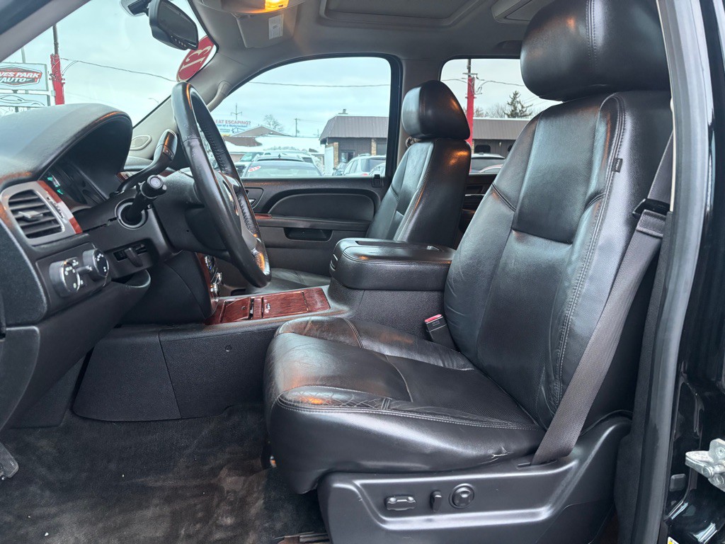 2013 Chevrolet Suburban Image 7