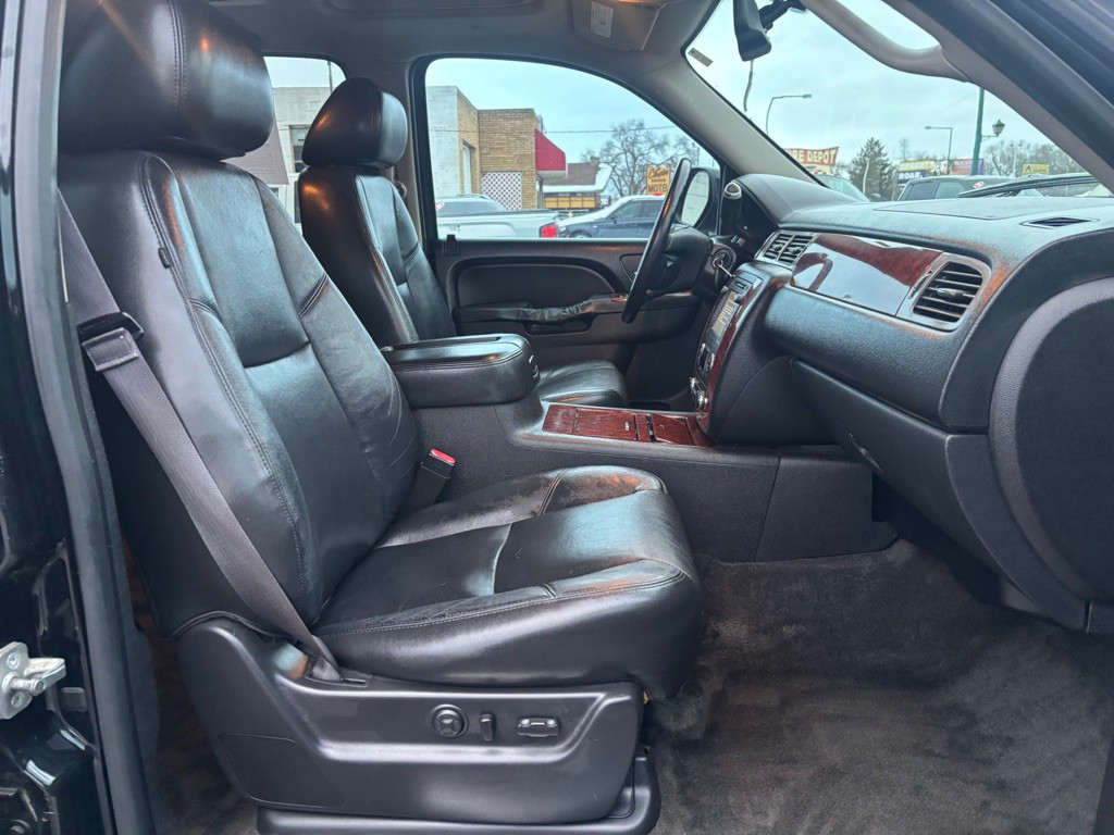 2013 Chevrolet Suburban Image 10