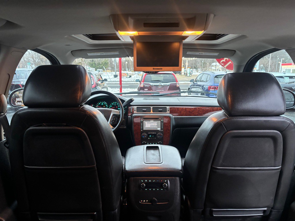 2013 Chevrolet Suburban Image 11