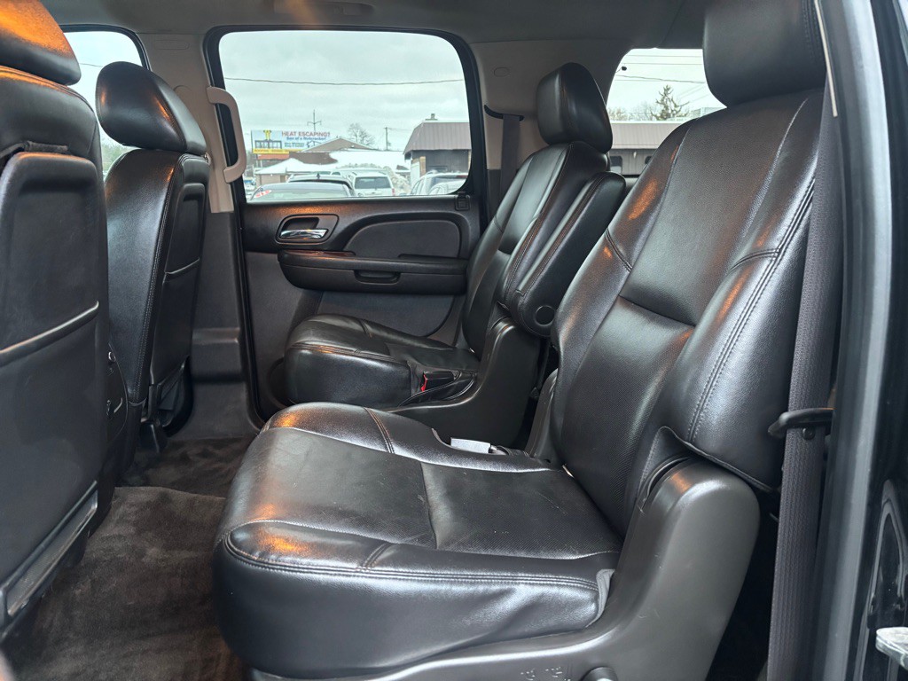 2013 Chevrolet Suburban Image 12