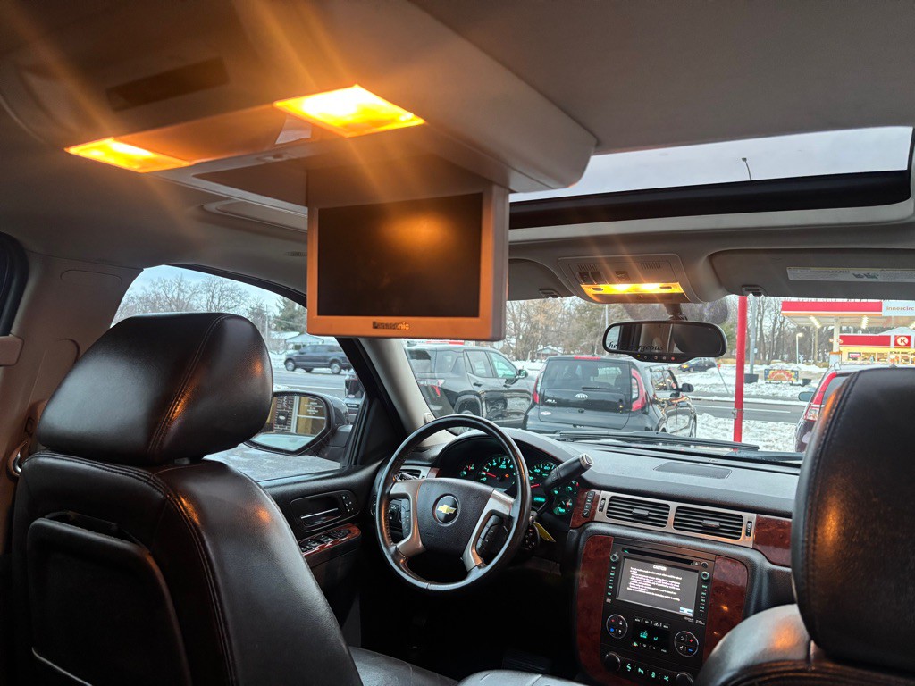 2013 Chevrolet Suburban Image 13
