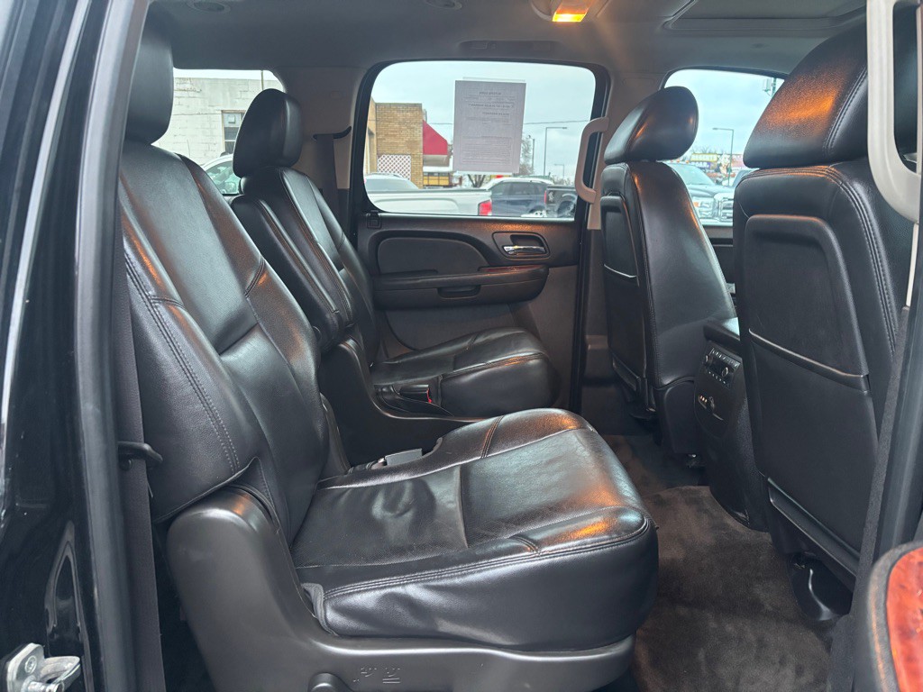 2013 Chevrolet Suburban Image 14