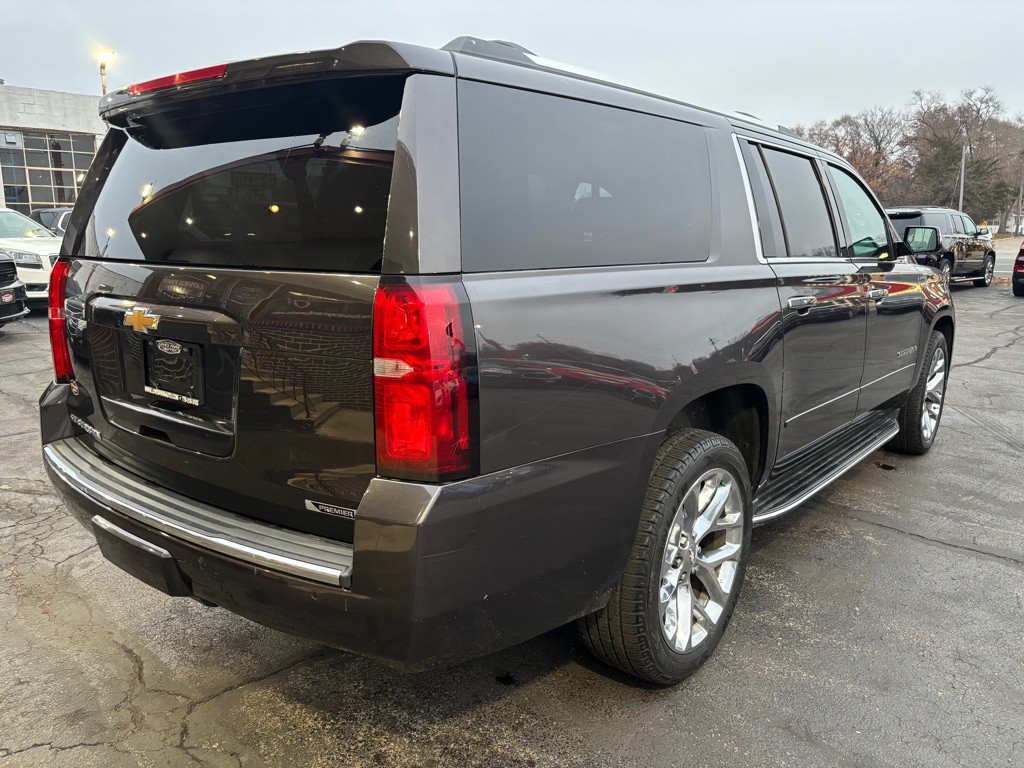 2017 Chevrolet Suburban Image 4