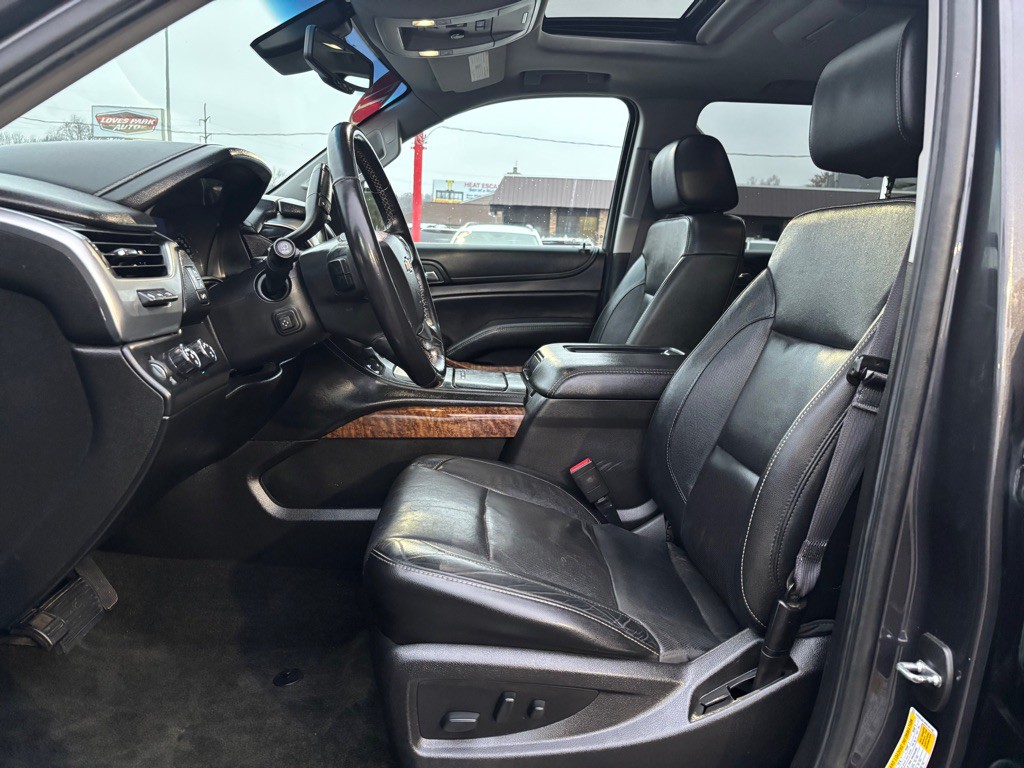 2017 Chevrolet Suburban Image 7