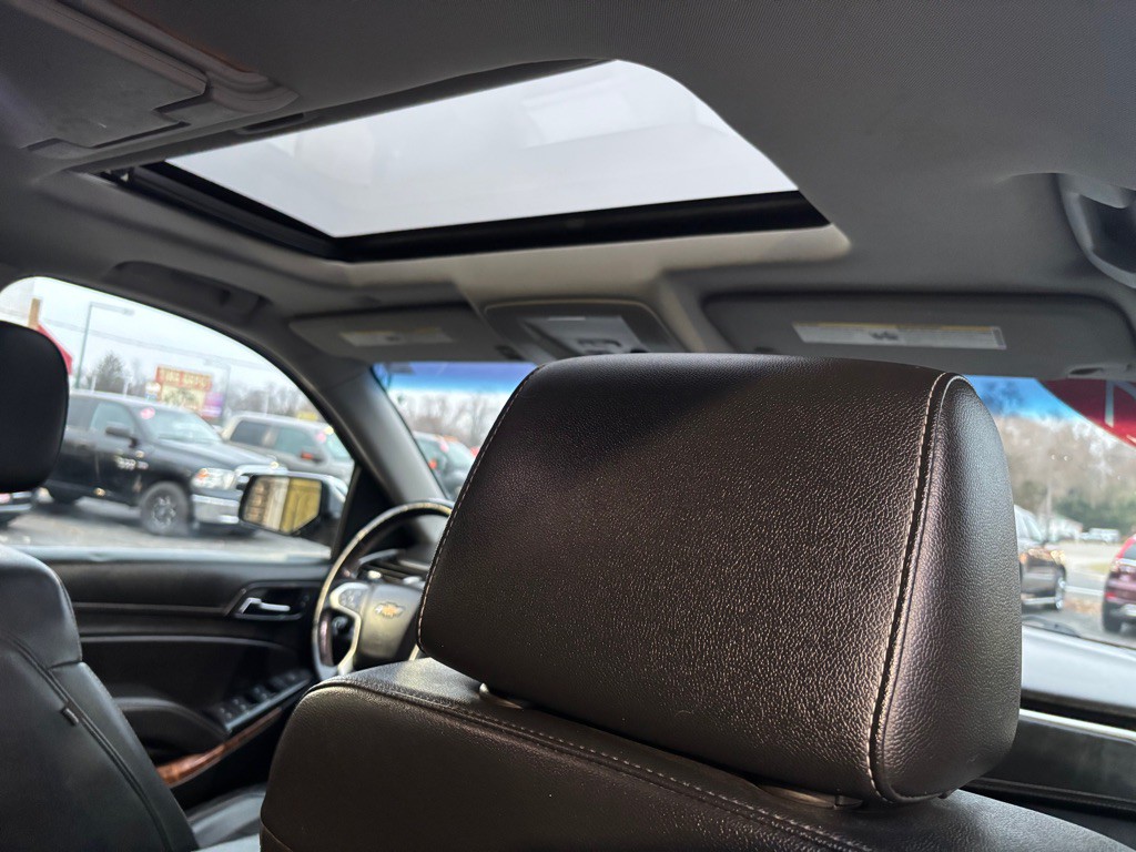 2017 Chevrolet Suburban Image 8