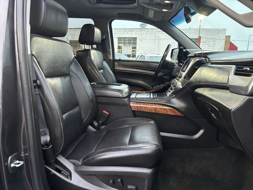2017 Chevrolet Suburban Image 9