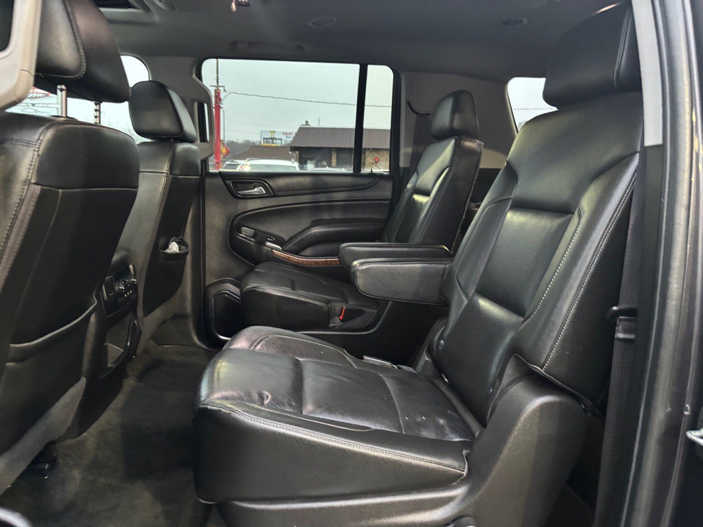 2017 Chevrolet Suburban Image 10