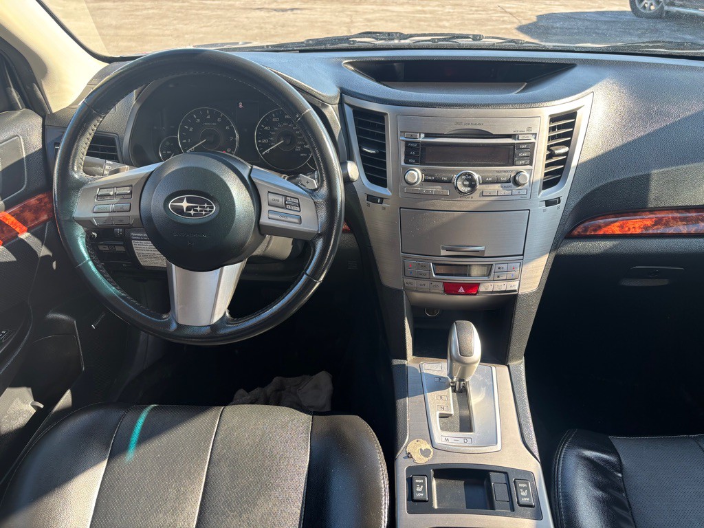 2011 Subaru Legacy Image 2