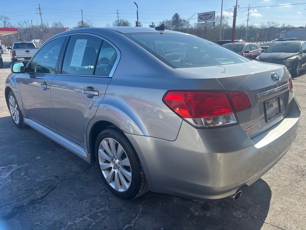 2011 Subaru Legacy Image 3