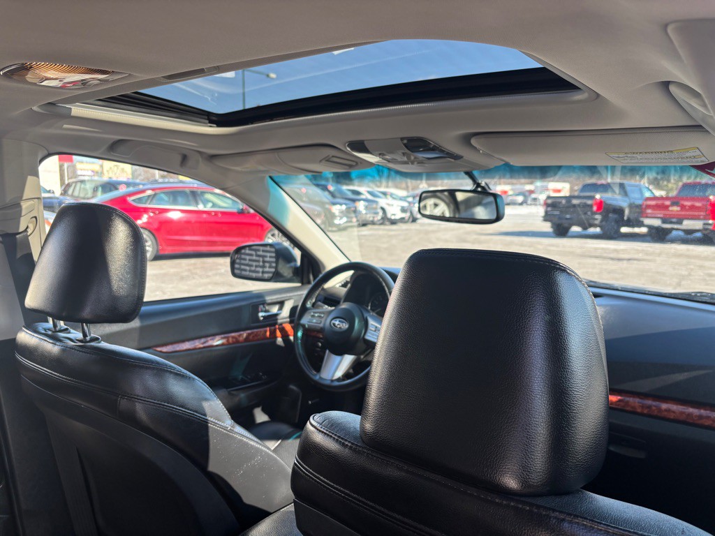 2011 Subaru Legacy Image 8