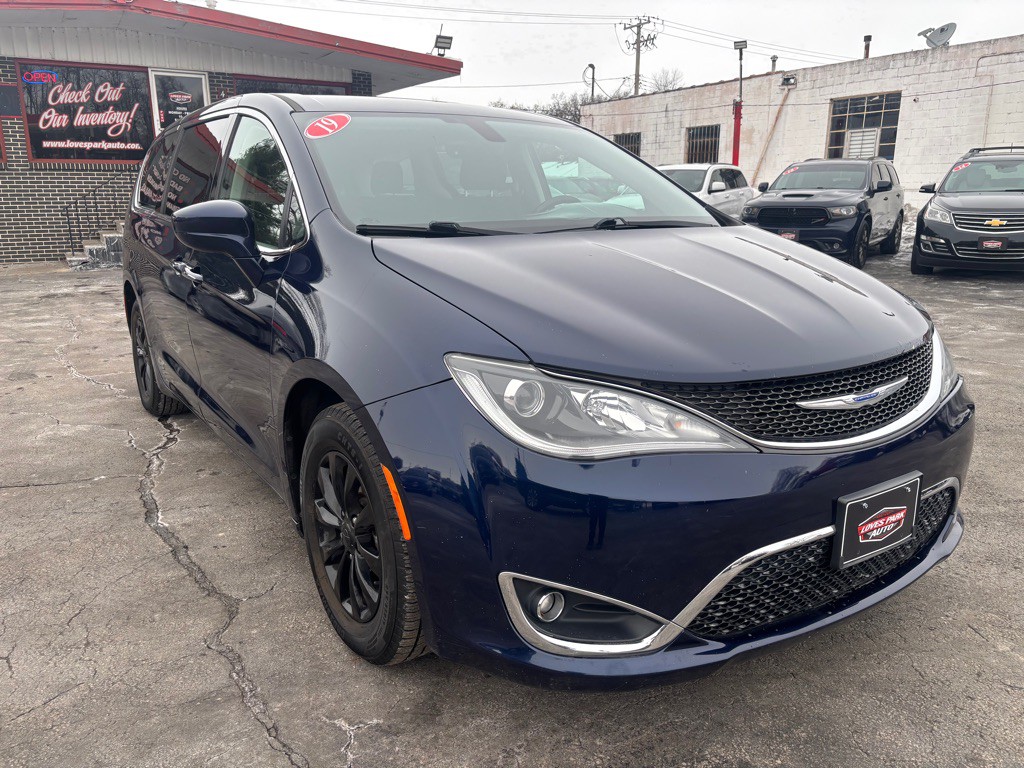 2019 Chrysler Pacifica Image 1