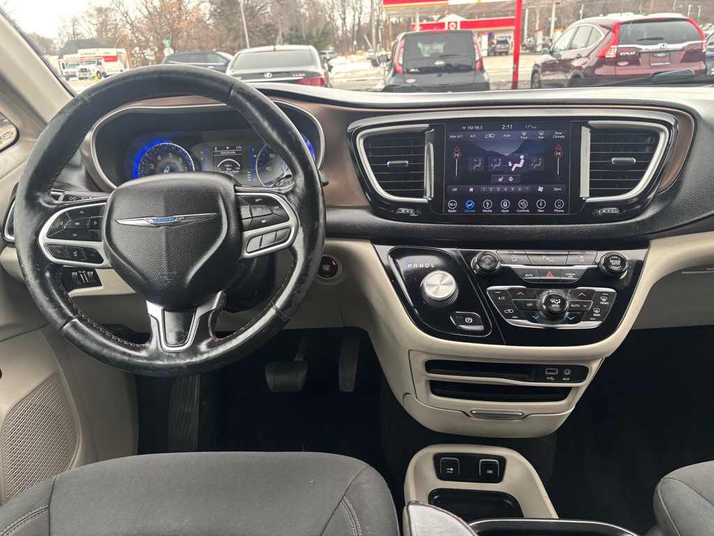 2019 Chrysler Pacifica Image 2