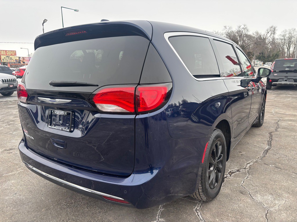 2019 Chrysler Pacifica Image 4