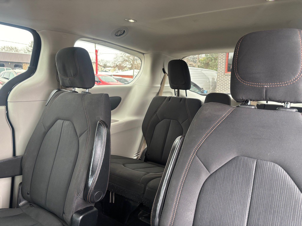 2019 Chrysler Pacifica Image 8