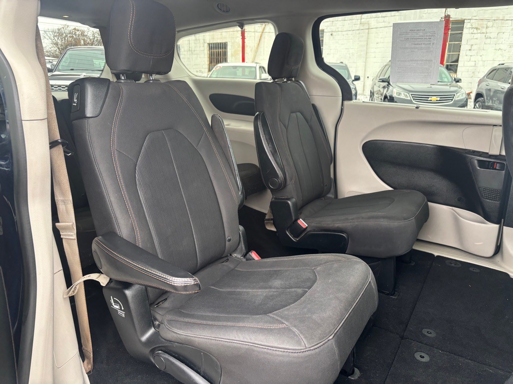 2019 Chrysler Pacifica Image 12