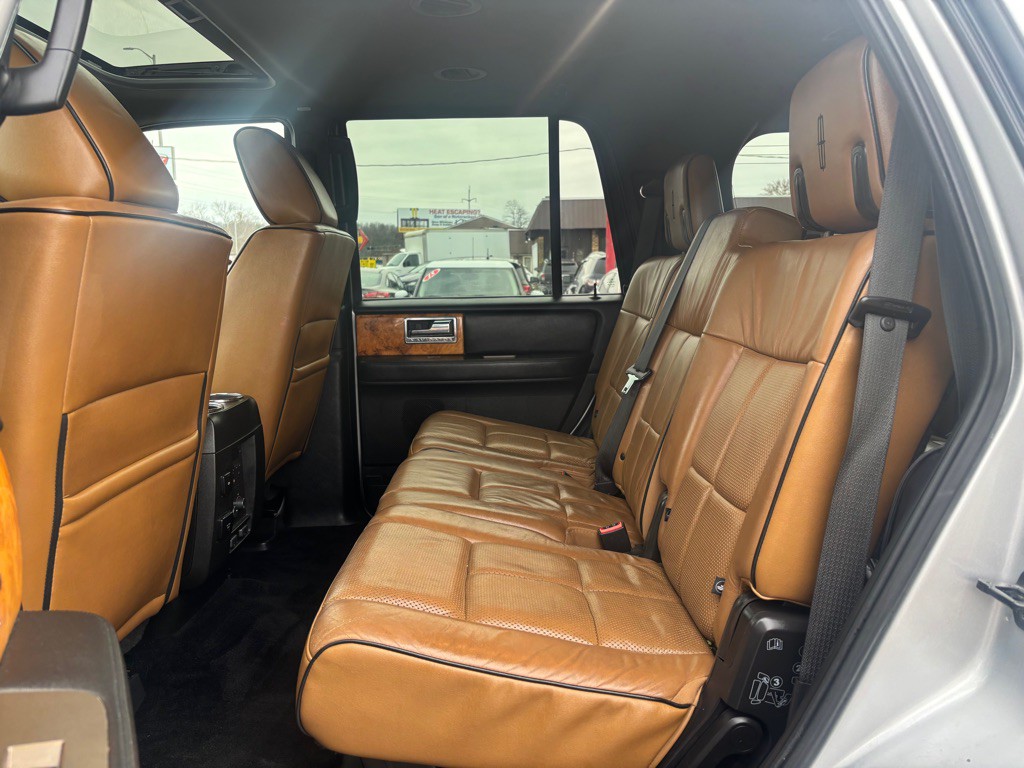 2011 Lincoln Navigator Image 10