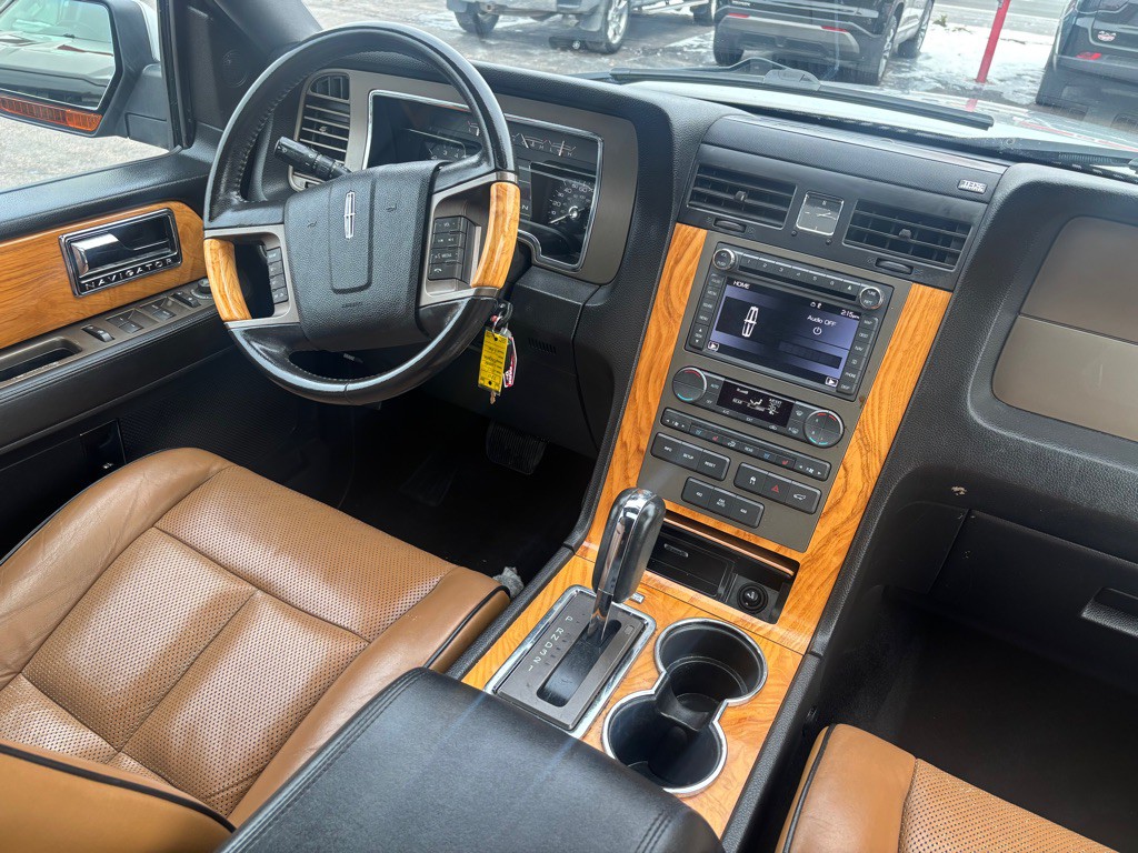 2011 Lincoln Navigator Image 5