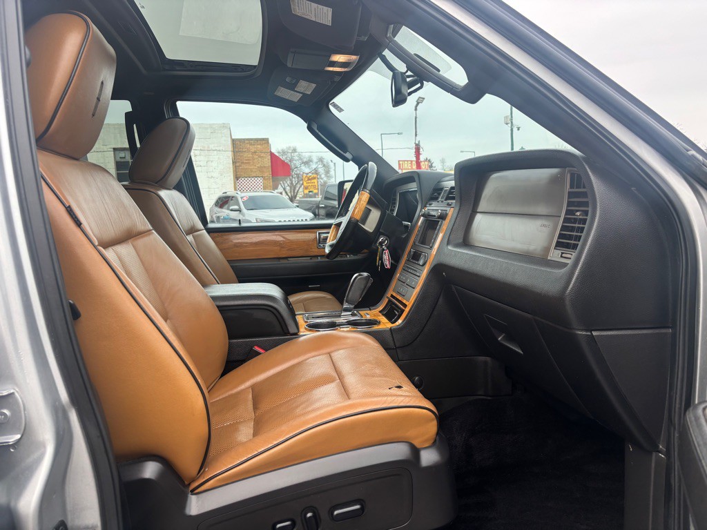 2011 Lincoln Navigator Image 9