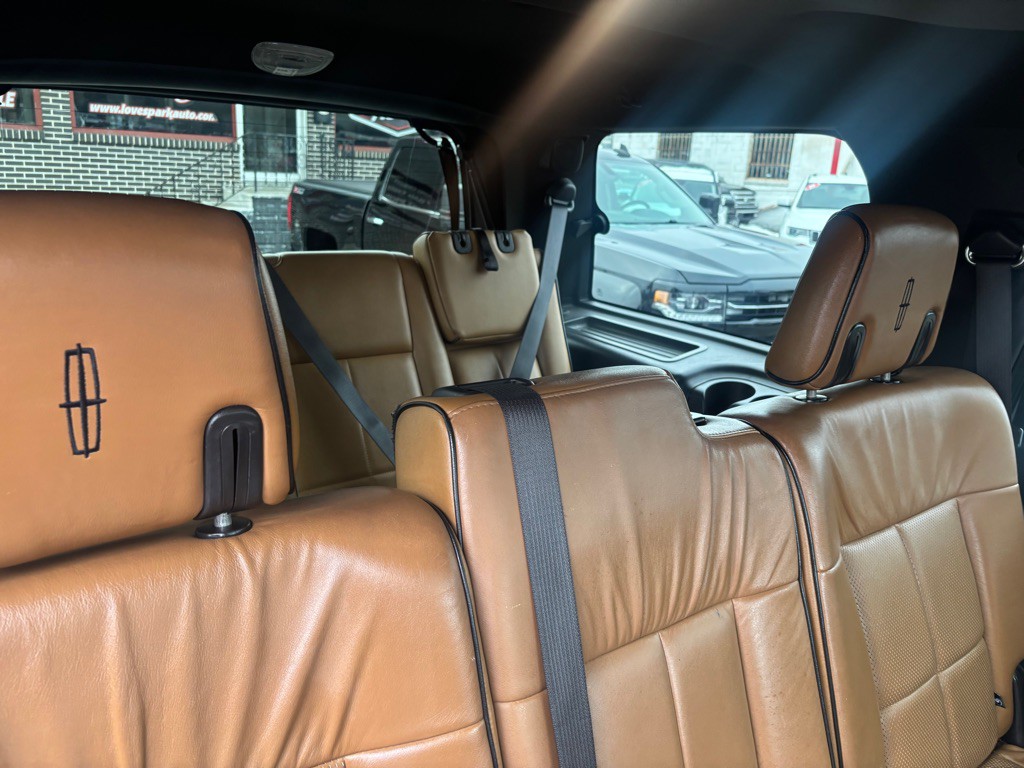 2011 Lincoln Navigator Image 11