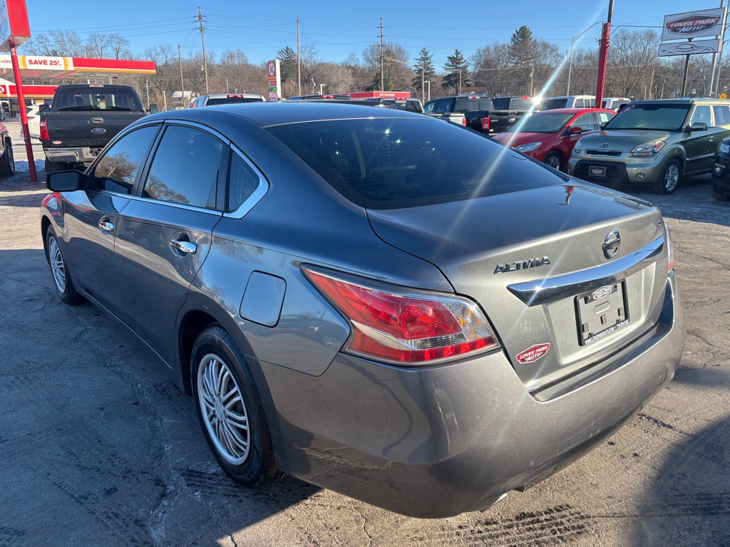 2015 Nissan Altima Image 4