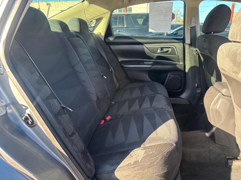 2015 Nissan Altima Image 10