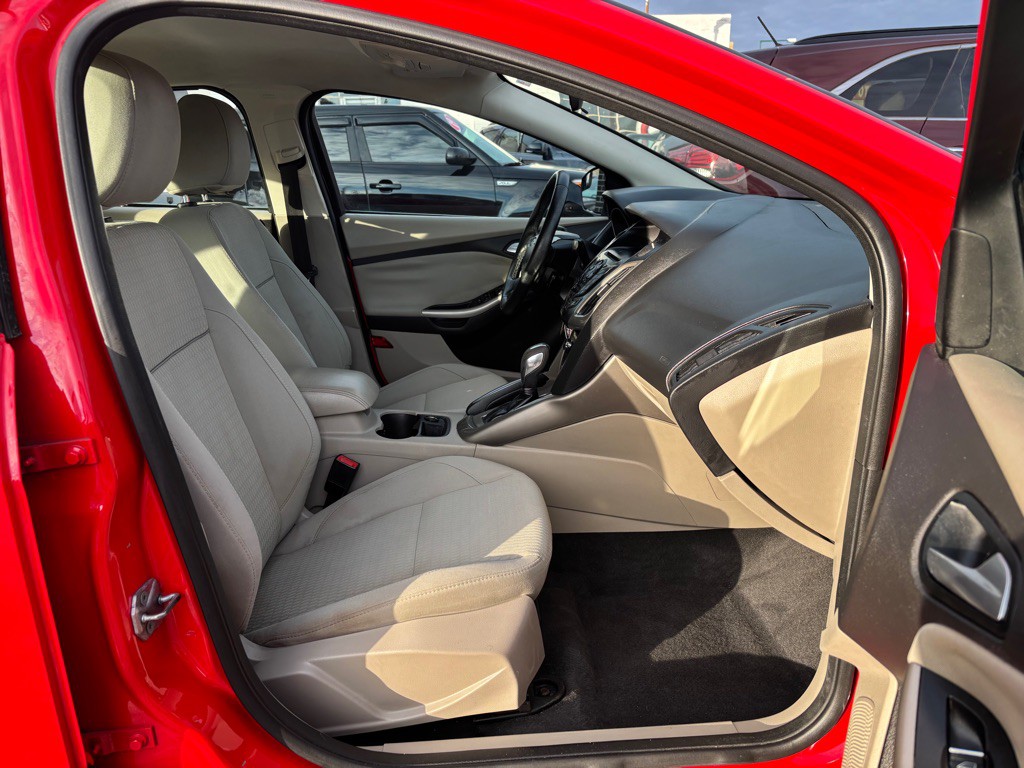 2012 Ford Focus Image 8