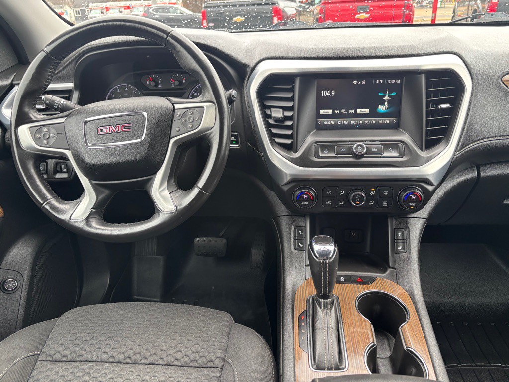 2017 GMC Acadia Image 2