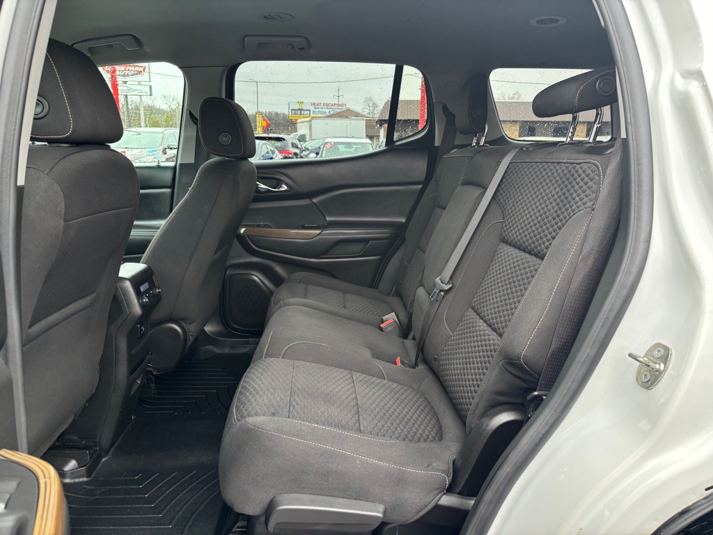 2017 GMC Acadia Image 9