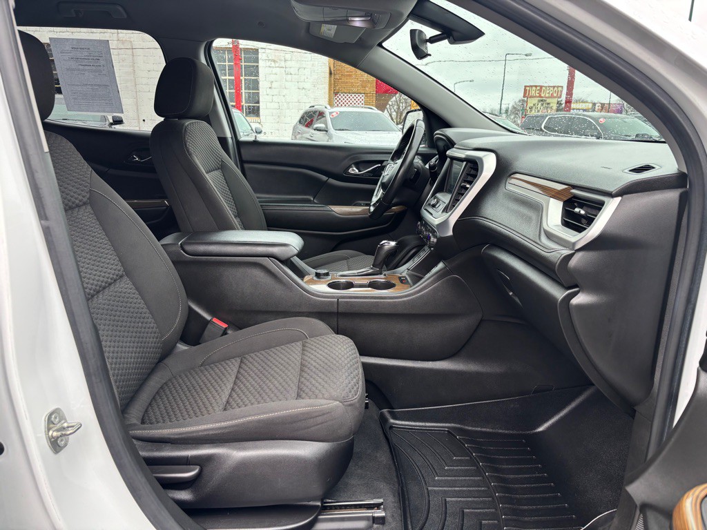 2017 GMC Acadia Image 10