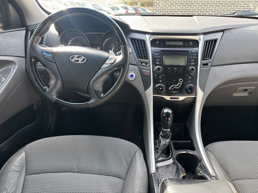 2013 Hyundai Sonata Image 2