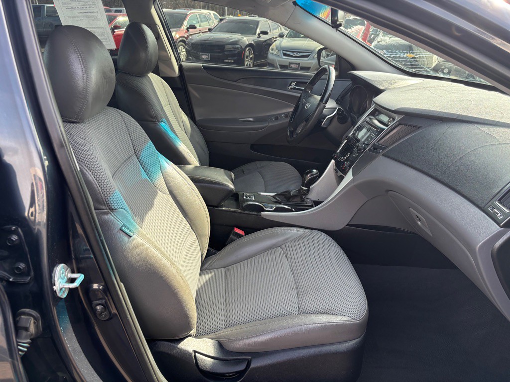 2013 Hyundai Sonata Image 9