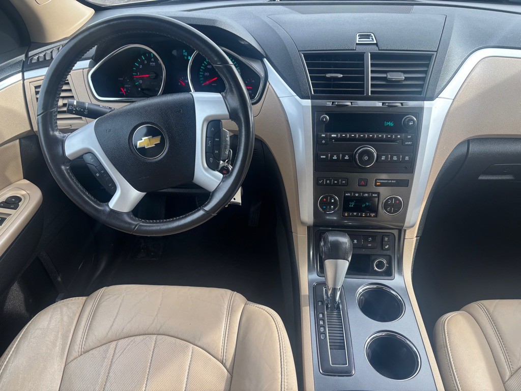 2011 Chevrolet Traverse Image 2