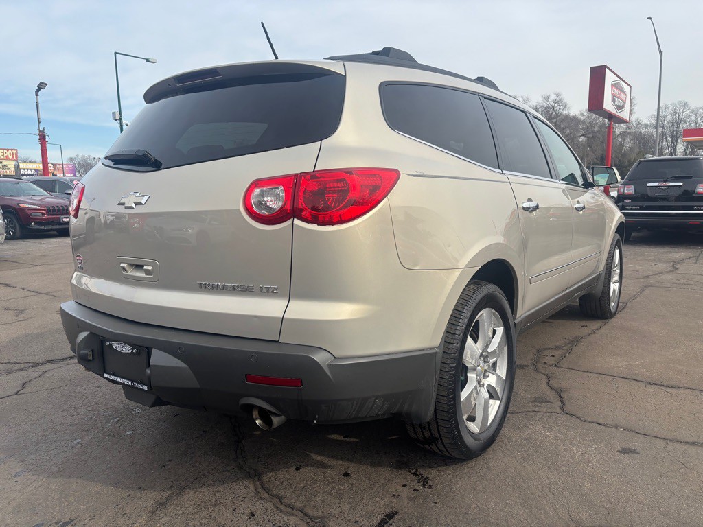 2011 Chevrolet Traverse Image 4