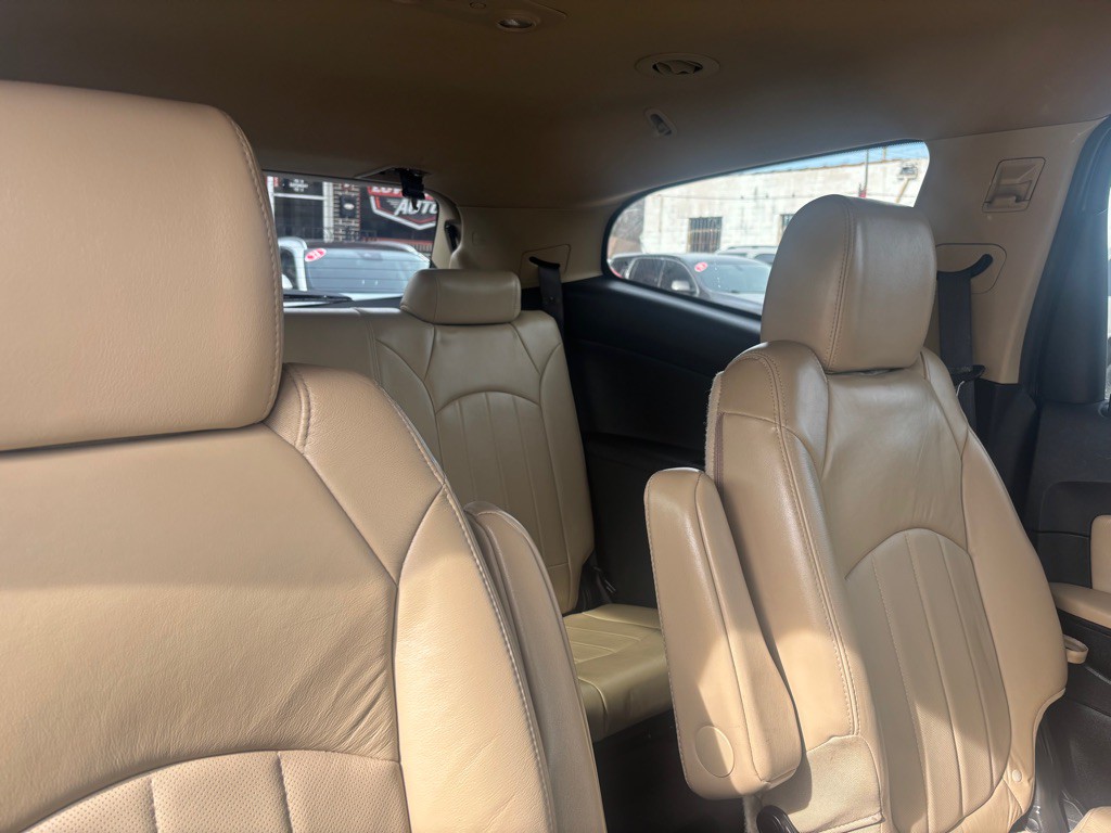 2011 Chevrolet Traverse Image 11