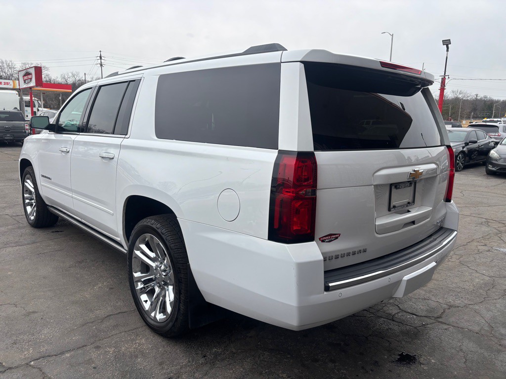 2020 Chevrolet Suburban Image 3
