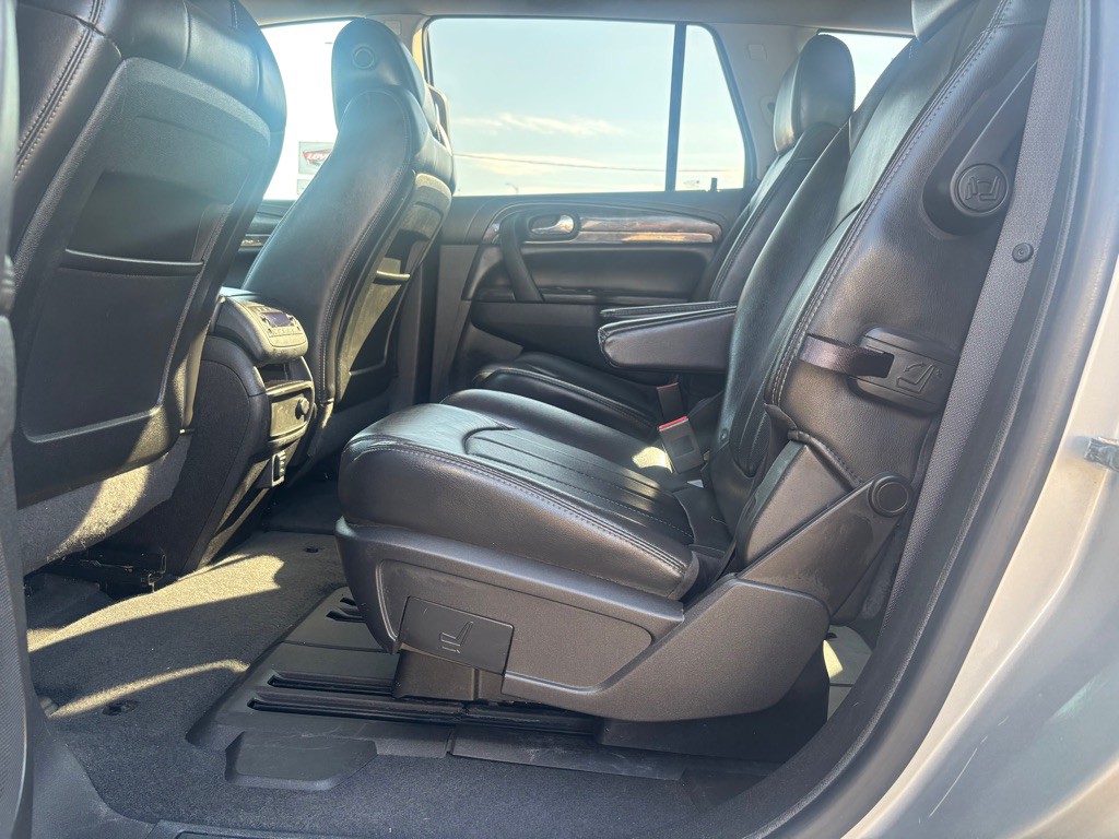 2015 Buick Enclave Image 9