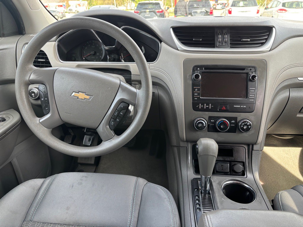 2015 Chevrolet Traverse Image 2