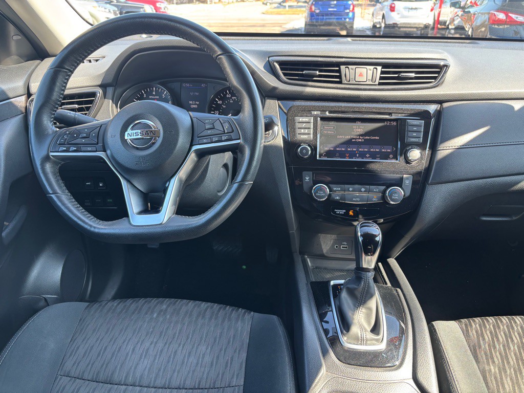 2018 Nissan Rogue Image 2
