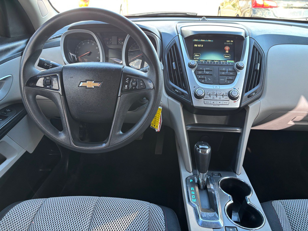 2017 Chevrolet Equinox Image 2