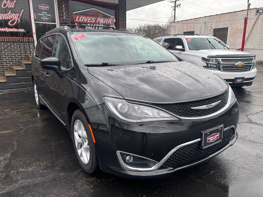 2017 Chrysler Pacifica Image 1