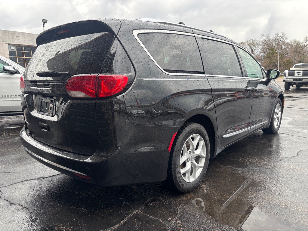 2017 Chrysler Pacifica Image 4
