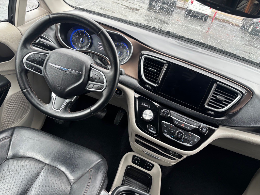 2017 Chrysler Pacifica Image 5