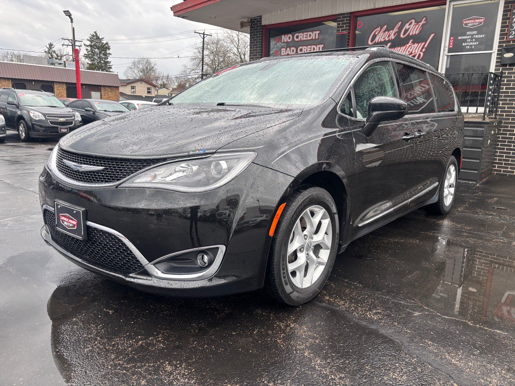 2017 Chrysler Pacifica Image 6