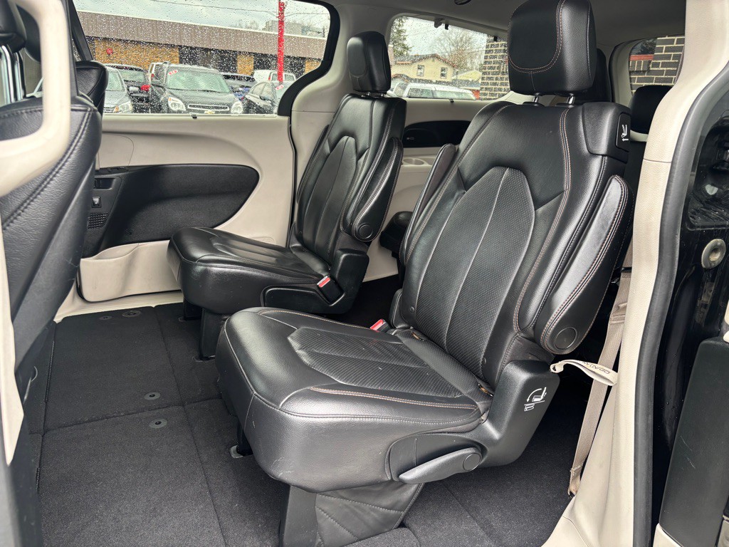 2017 Chrysler Pacifica Image 9