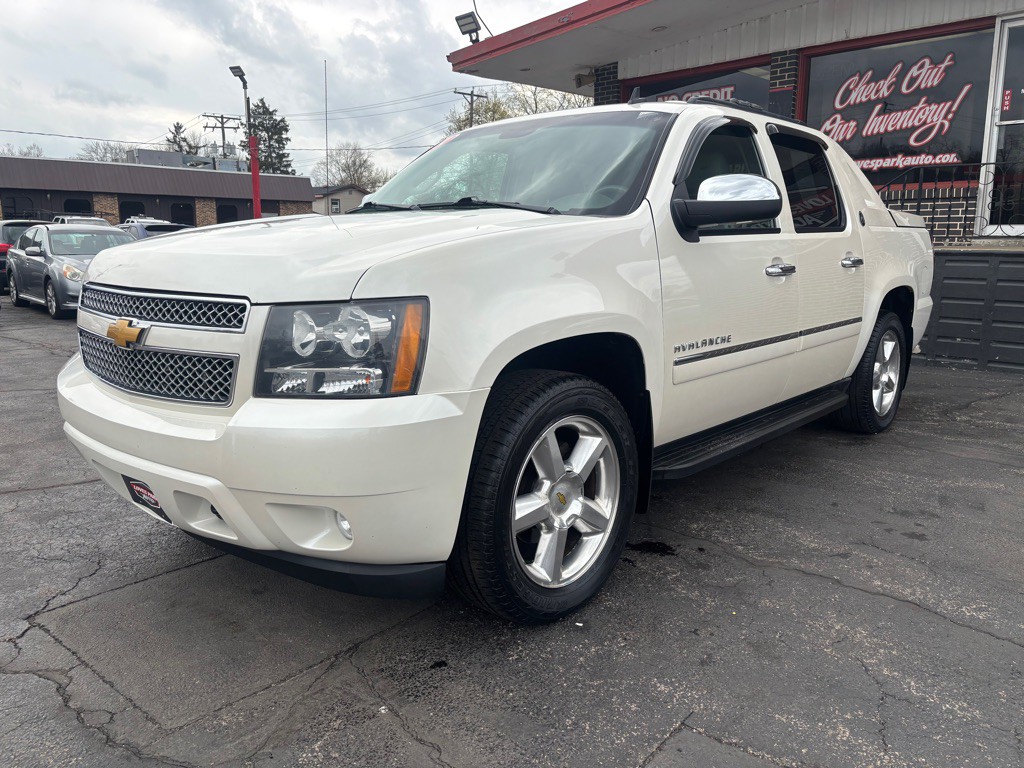 2013 Chevrolet Avalanche Image 6