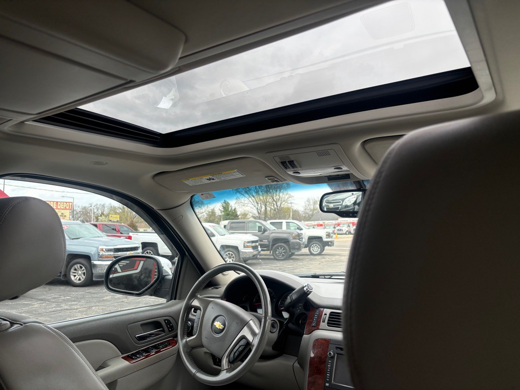 2013 Chevrolet Avalanche Image 8